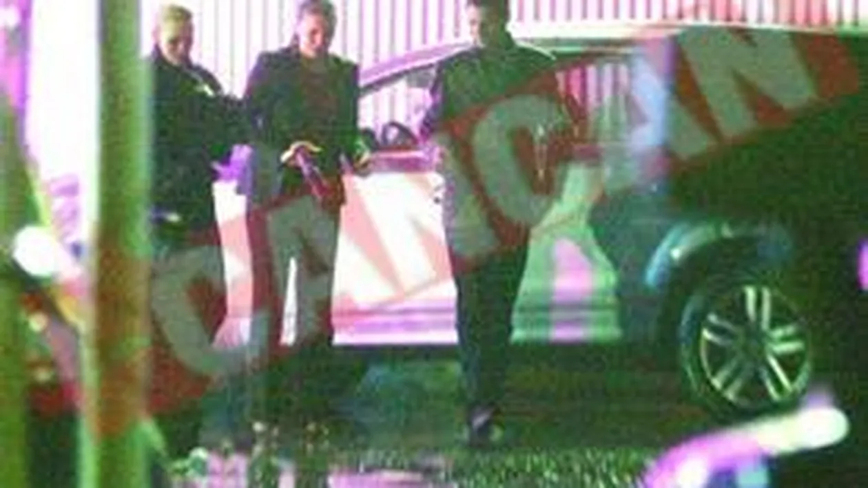 Agatata in parcarea discotecii la 4 dimineata