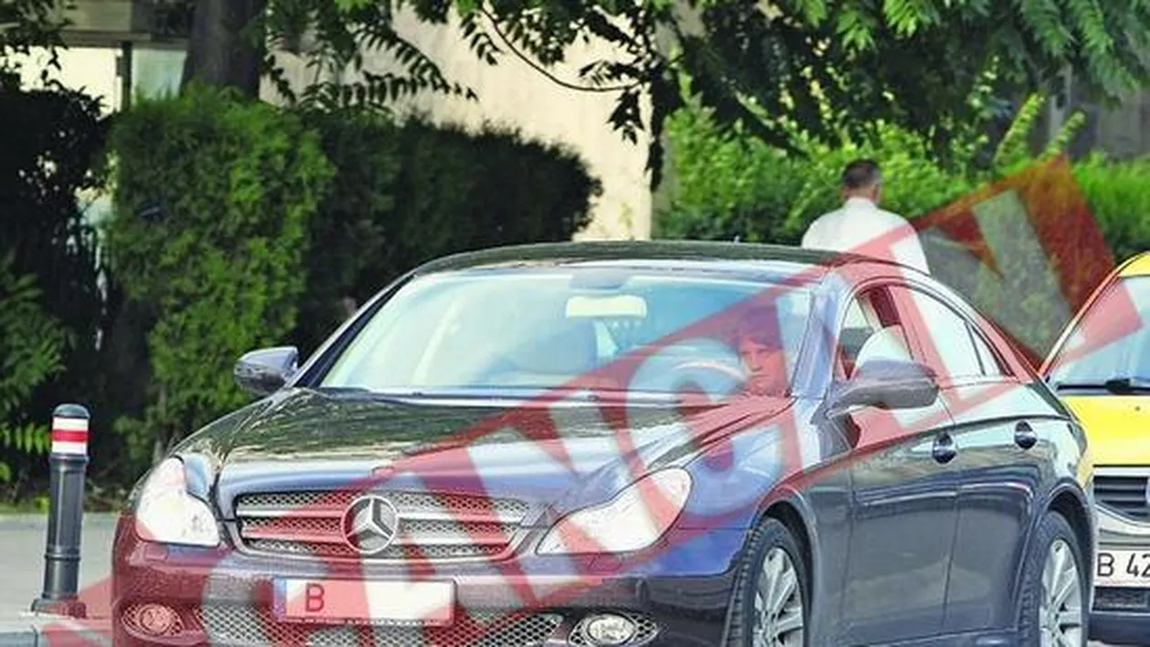 Chivu se uita dupa femei pe strada