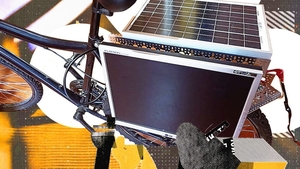 Ei sunt elevii-inventatori din Craiova. Cum arată bicicleta lor cu panouri solare