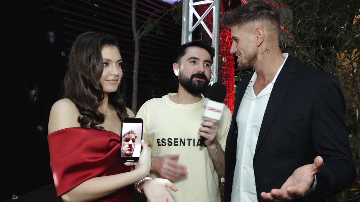 Alex Delea: "După atât de multe luni de stat împreună, văzându-ne în fiecare dimineață cu fața umflată, ce poze pot să-i trimit?!" (Foto: captură video)