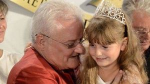 IRINUCA a devenit oficial o adevărată domnişoară! IRINEL COLUMBEANU a rămas fără cuvinte când a auzit ce i-a cerut fiica sa: "Nu am avut ce să îi spun" 