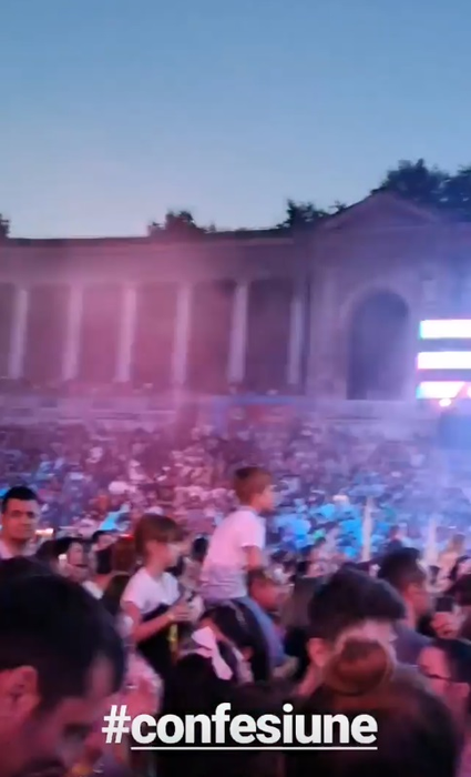 Gina Pistol și-a susținut iubitul împreună cu “socrii ei”! Imagini senzaționale de la concertul lui Smiley de la Arenele Romane