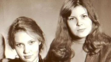 Calatorie in timp sau coincidenta extraordinara? Ce cauta Nicoleta Luciu si Elena Udrea intr-o poza de acum 30 de ani din Rusia sovietica?