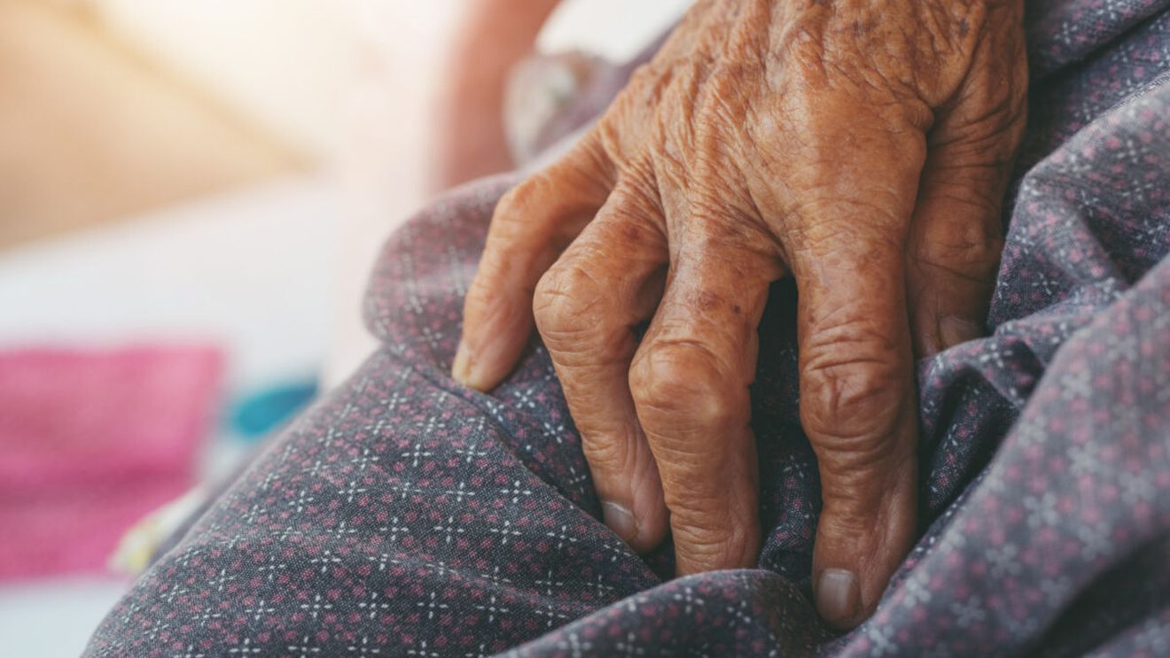 Un italian de 92 de ani i-a lăsat toată averea badantei sale, pe care o cunoștea de 5 zile. Care este motivul uluitor