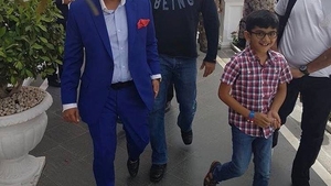 Iulia Vântur, filmată în timp ce dădea de bani săracilor din India