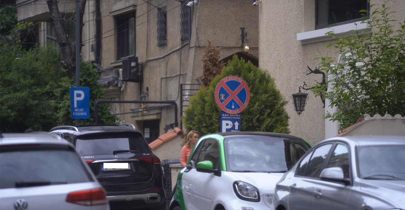 Andreea Esca, cu mină tristă, deși tocmai a bifat o croazieră specială, alături de soțul ei, Alexandre Eram (Foto: CANCAN.RO)