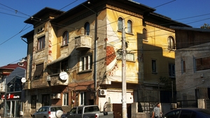 Trei persoane gasite decedate intr-un imobil din centrul Capitalei! Intoxicarea cu gaze, posibila cauza