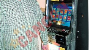 Acastigat 400.000 de euro la "pacanele"