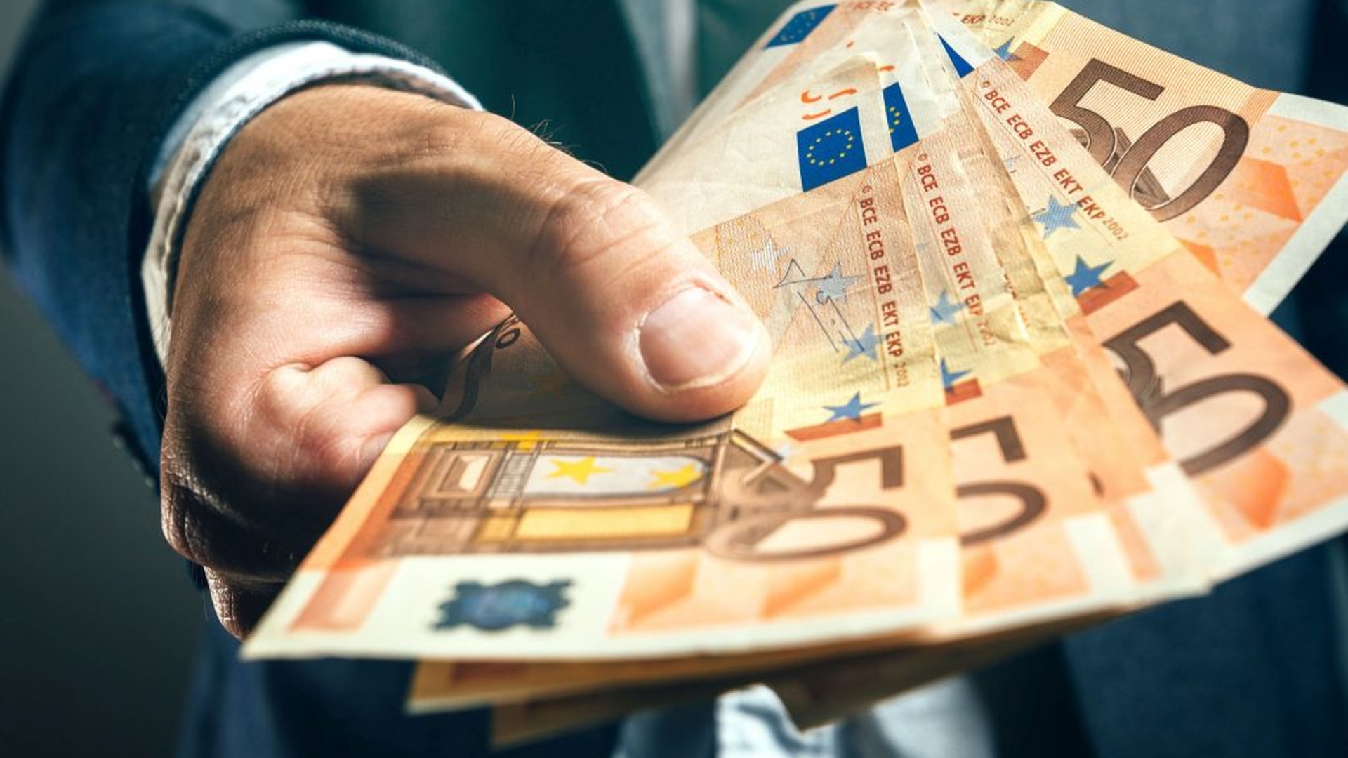 Șoc la cursul valutar! 1 Euro este 4.85 lei astăzi, 24 ianuarie 2019
