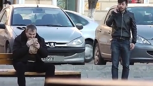 VIDEO Razi cu lacrimi! Cea mai tare farsa facuta in Romania! Cum reactioneaza mai multi barbati din Cluj inainte de o bataie