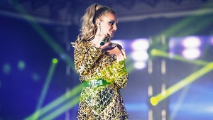 “Ce-ti place sa…”! ASA a reactionat un barbat dupa ce a vazut in ce pozitie s-a pus Alexandra Stan
