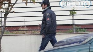 Tuncay s-a mutat cu asistenta blondă! 