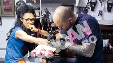 A rezistat eroic patru ore pentru un tatuaj.  DJ Wanda si-a facut semnul de la The Rolling Stones