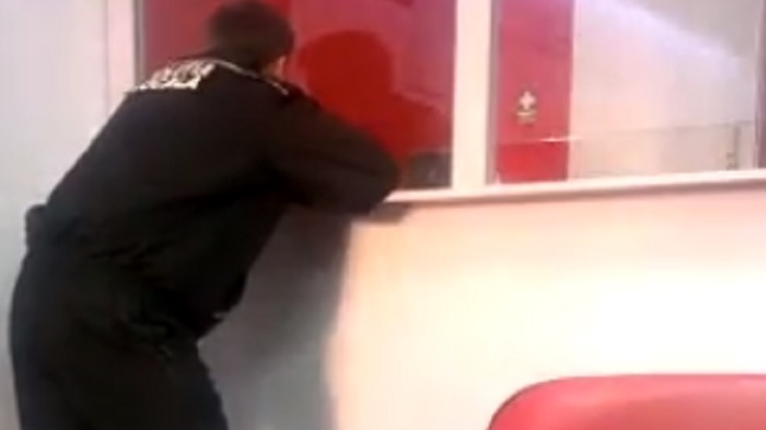 Şeful Poliţiei Locale din Calafat, filmat la pariuri sportive și la păcănele în timpul serviciului