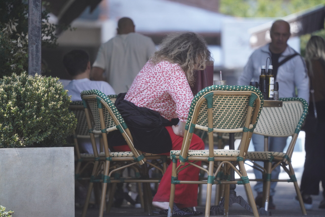 Oana Lis, la terasă în ”Floreasca”, la un frappe (Foto: CANCAN.RO)
