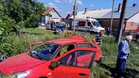 Accident teribil! O mașină a fost lovită de un tren, în Bacău! Trei persoane au decedat pe loc, iar alte două au fost transportate în stare gravă la spital