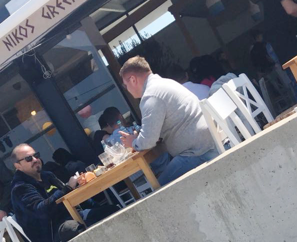 Cristian Popescu Piedone ia masa cu un prieten, la Mamaia