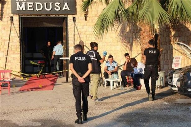 Hacer Tulu a fost împușcată mortal într-un schimb de focuri în Turcia. Celebra cântăreață avea 40 de ani
