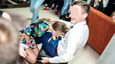 Ce spune directoarea şcolii din Cluj după ce şi-a văzut elevele mimând sexul oral la Balul Bobocilor: „Părinţii ştiu că...”