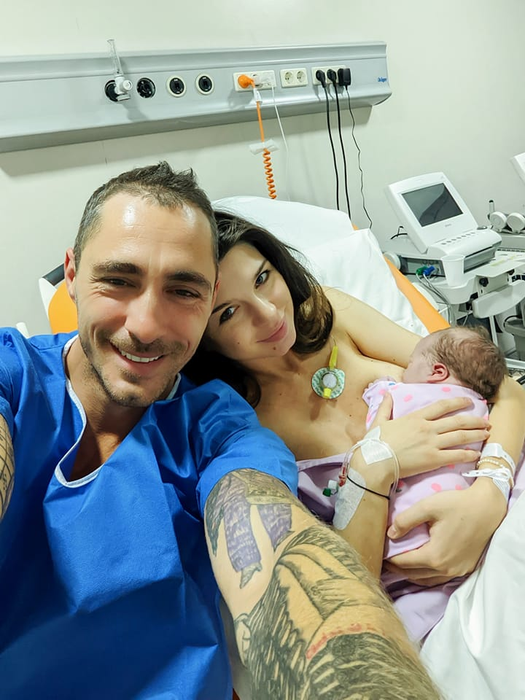 Vladimir Drăghia și soția sa după nașterea fetiței (Sursă: Facebook)