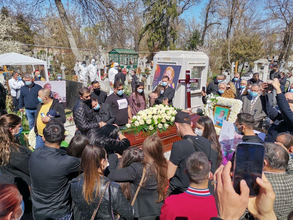 Imagine de la înmormântarea lui Gabi Luncă ( foto CANCAN)