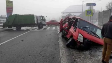 Accident grav de circulație lângă București: 14 victime în urma unei coliziuni dintre o autoutilitară și un microbuz