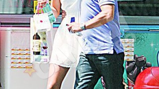 Bogdan Cervenschi si iubita lui, Oana Uretu, se iubesc ca doi adolescenti! L-a "sufocat" pe strada!