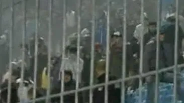 Peluza Sud: Firma de securitate a intervenit cu spray-urile din dotare desi in tribuna erau copii, femei si oameni batrani