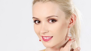Nemachiata si imbracata sumar. Diana Dumitrescu, tavalita goala in pat