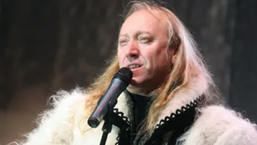 Misterioasa viata a lui Steven Hrusca in Canada! A rupt legaturile cu prietenii din tara si traieste intr-o vila de jumatate de milion de dolari! Traieste visul canadian intr-o suburbie a orasului Toronto, langa lacul Ontario