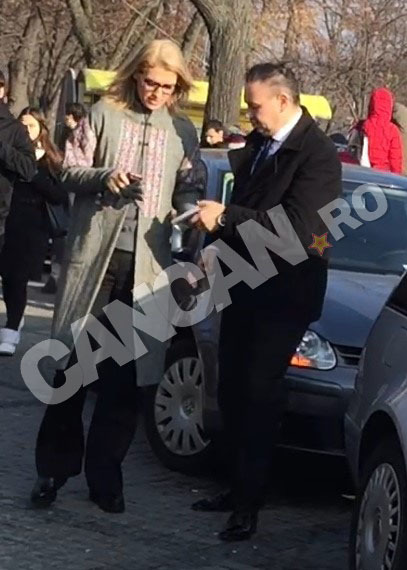 E bogat, nu glumă: are 3 case şi 14 terenuri! Şefa PNL şi-a luat ”aghiotant” senator şi… multimilionar!