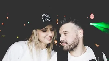 “Mama Natură”, atingeri fierbinți cu iubitul în văzul tuturor! Imagini exclusive cu Roxana Ionescu și Tinu Vidaicu