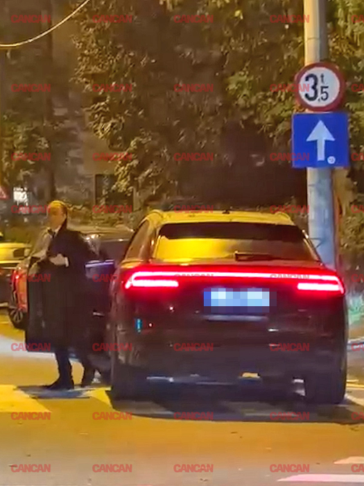 Imagini de la priveghiul lui Viorel Păunescu. Mitică Dragomir, printre primii care au venit să-și ia rămas-bun de la fostul președinte al Stelei