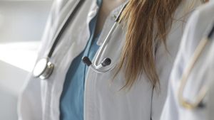 De aici a plecat mega-scandalul de la Suceava! Mesajul audio al unui medic: ”Îți scuipa ăla-n față, nu-ți scuipa…” 92 de infectați, spitalul a fost închis