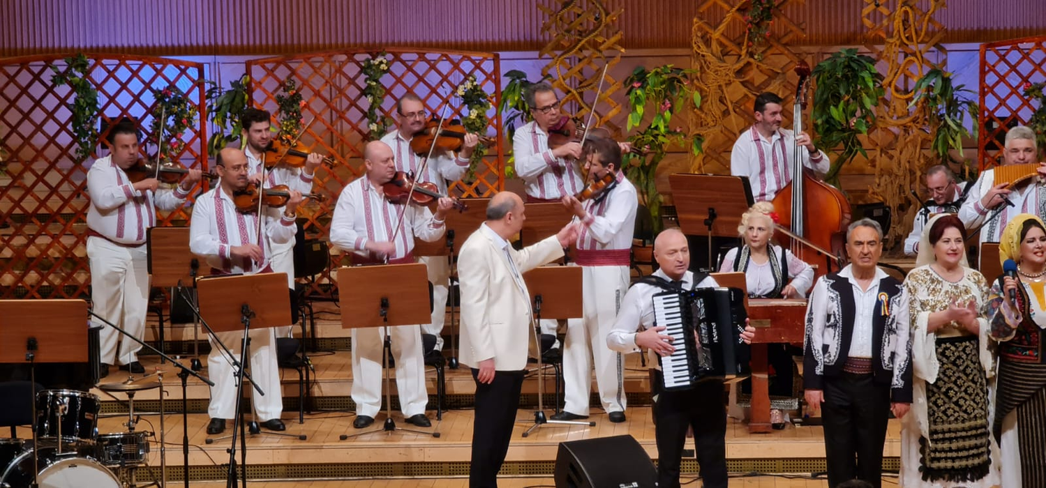 Gheorghe Turda, concert aniversar de excepție la Sala Radio. Ce cadou deosebit i-a făcut nepotul artistului, pe scenă. GALERIE FOTO