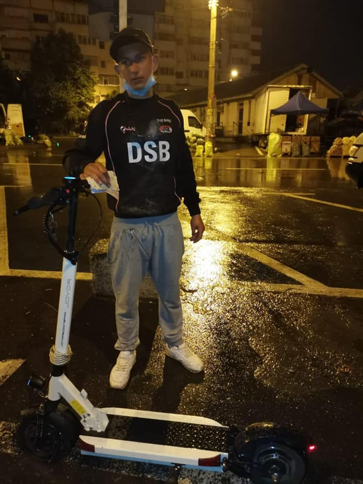 Alertă în România! Feriți-vă de tânărul din imagine. Dacă îl vedeți, sunați urgent la Poliție!
