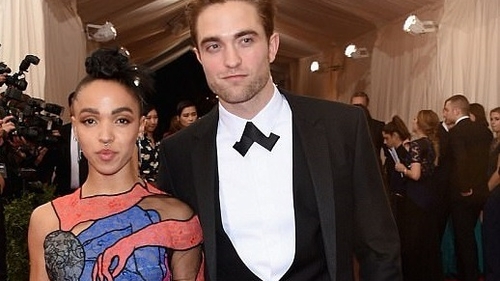 Robert Pattison a rupt logodna cu FKA twigs: ”Se săturase de ea!”