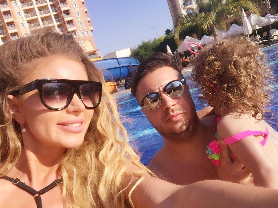 Roxana Vaşniuc a plecat în vacanţă în Antalya