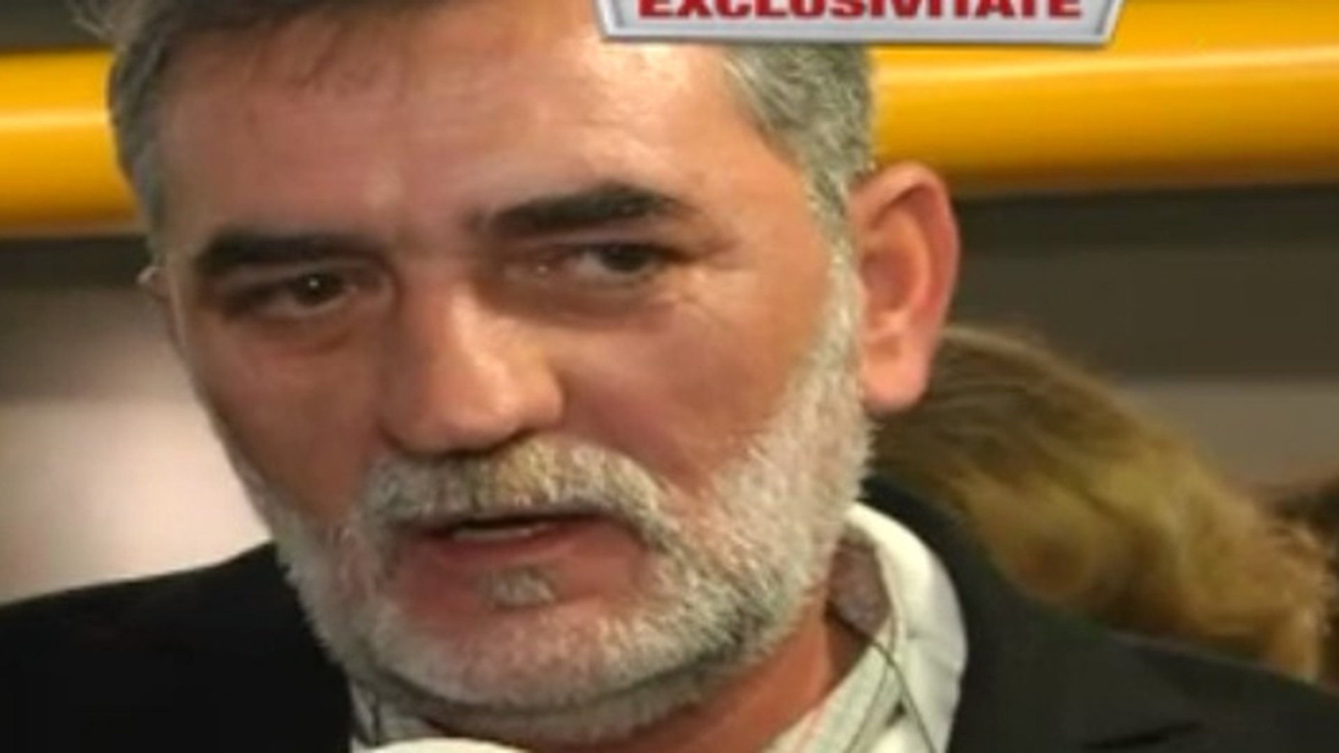 Tatal lui Smiley scoate la iveala secretele fiului sau! Solistul a invatat primele lucruri despre sex dintr-o carte daruita de el