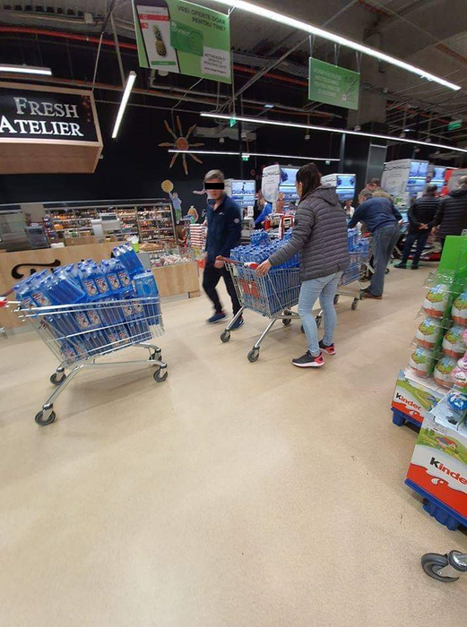 Supermarketurile pot fi locuri unde există risc serios de contaminare cu coronavirus