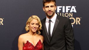 Au spulberat toate zvonurile! Cum au fost filmaţi Shakira şi Pique, în faţa casei lor! Au făcut asta în public VIDEO