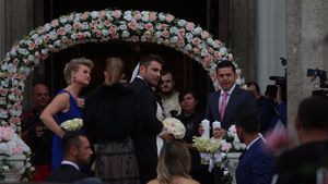 Celebrul Ibrahimovici a lipsit, dar a trimis… Cât a pus naşul Contra în plic la botezul & nunta lui Mutu… Te ia ameţeala!