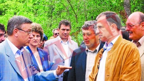 Geoana, in loja cu Ahmetov si Abramovici!