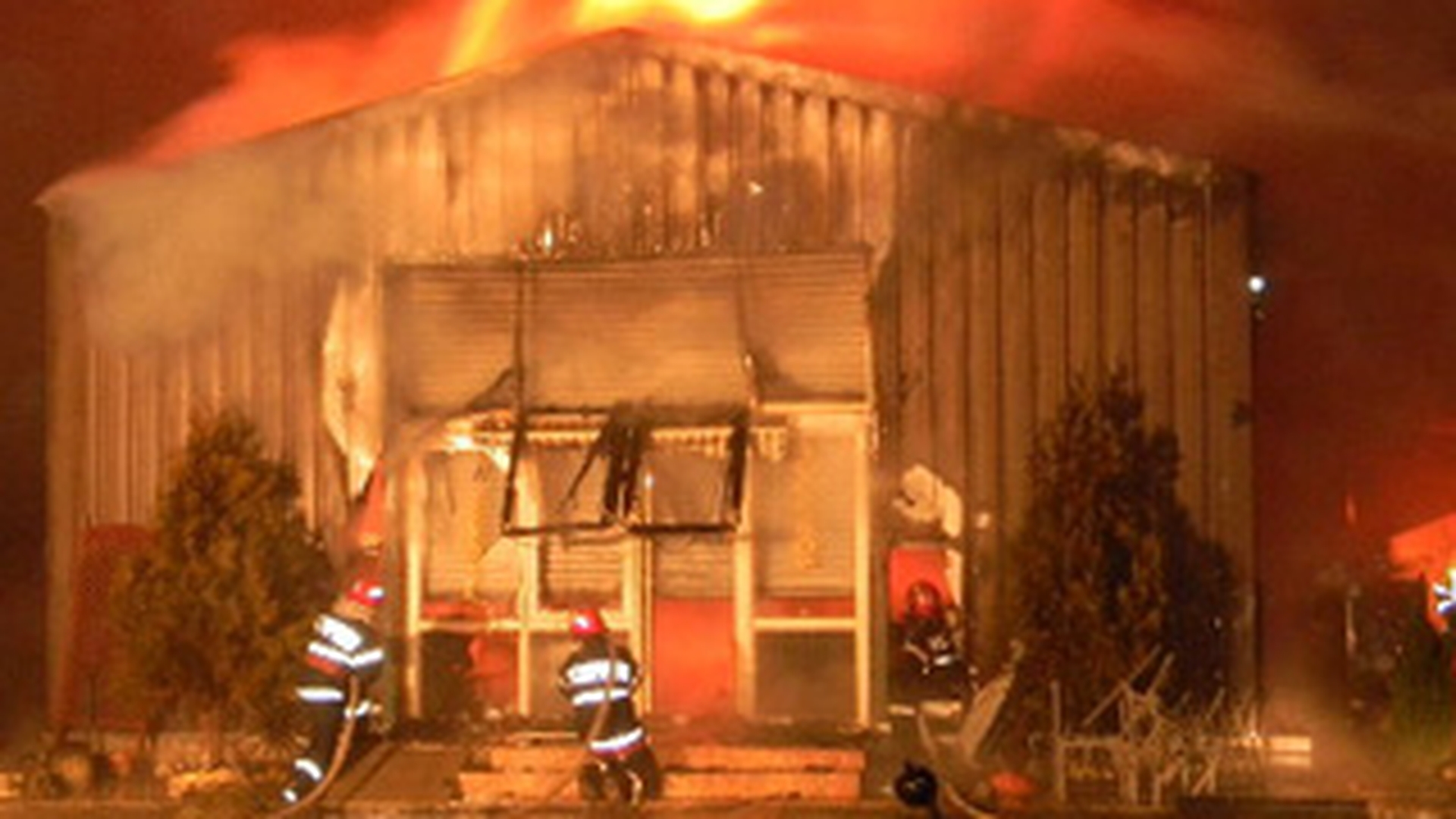O fabrica de branzeturi din Buzau a fost distrusa de un incendiu