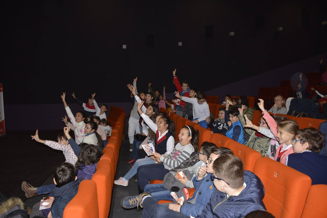 Machiaj de Oscar pe chipuri de copii, la festivalul ”B. Loved” din București