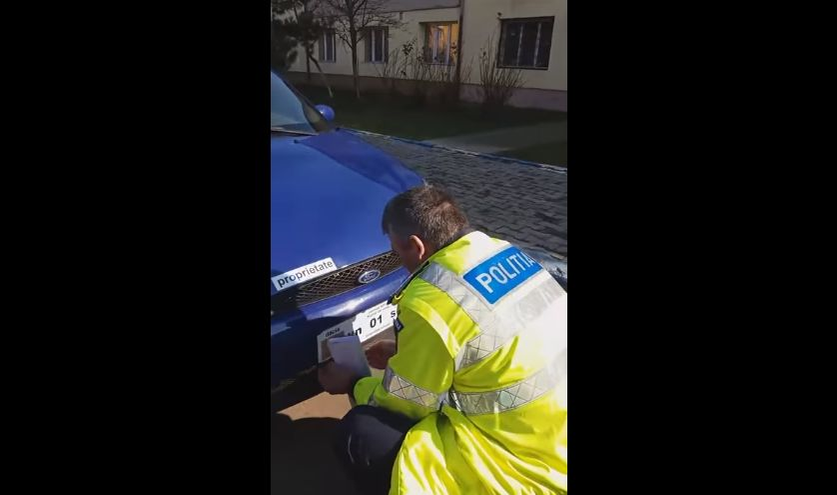 Cum îl cheamă, de fapt, pe Viorel Suveranul, bărbatul care și-a făcut singur actele de identitate și numerele de înmatriculare. S-a ales cu dosar penal pentru două infracțiuni