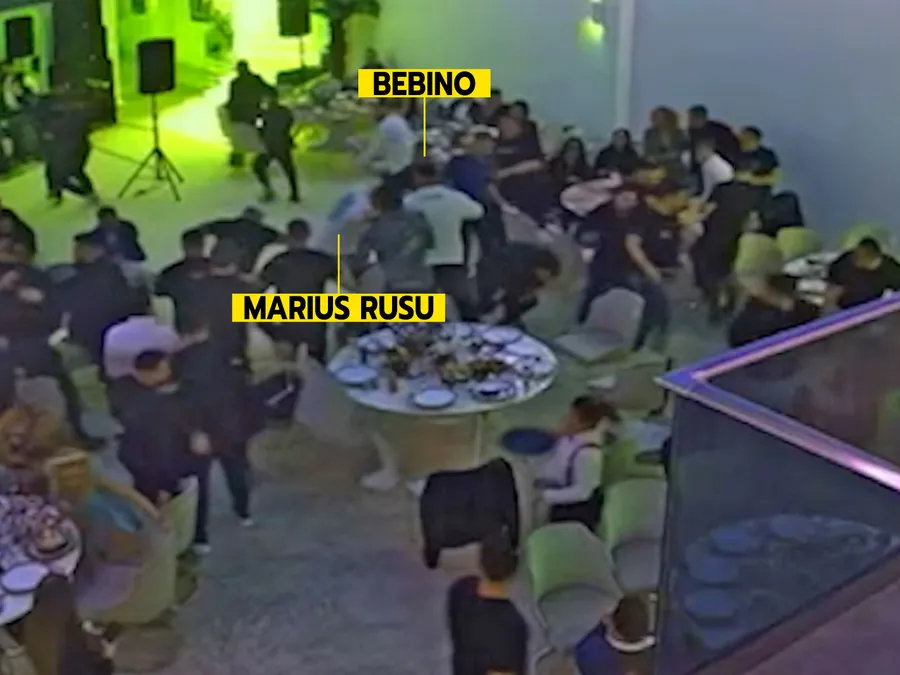 Bebino îl lovește pe Marius Rusu cu un baston telescopic (SURSA FOTO: CAPTURĂ VIDEO)