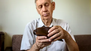 Pensii și salarii înghețate timp de 2 ani în România, potrivit experților în economie. Scenariul sumbru al specialiștilor