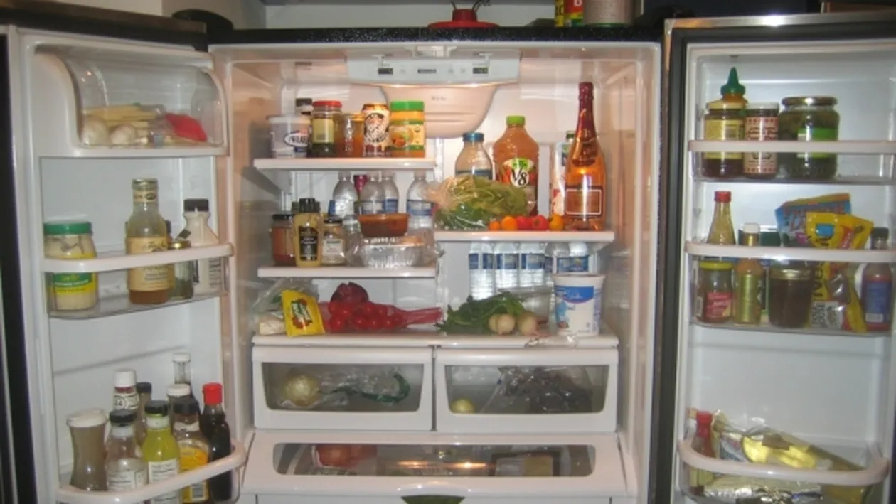 Ţi-e teamă că te îngraşi? Trucuri pentru a păcăli pofta de mâncare