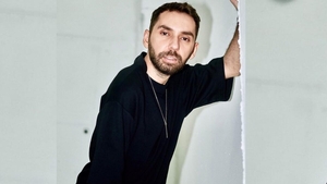 Adonis Enache o dă la pace cu „parfumierii” care l-au trimis în exil de pe Dorobanți. “Madison” continuă războiul: “El și cu anturajul lui nu sunt bineveniți!”